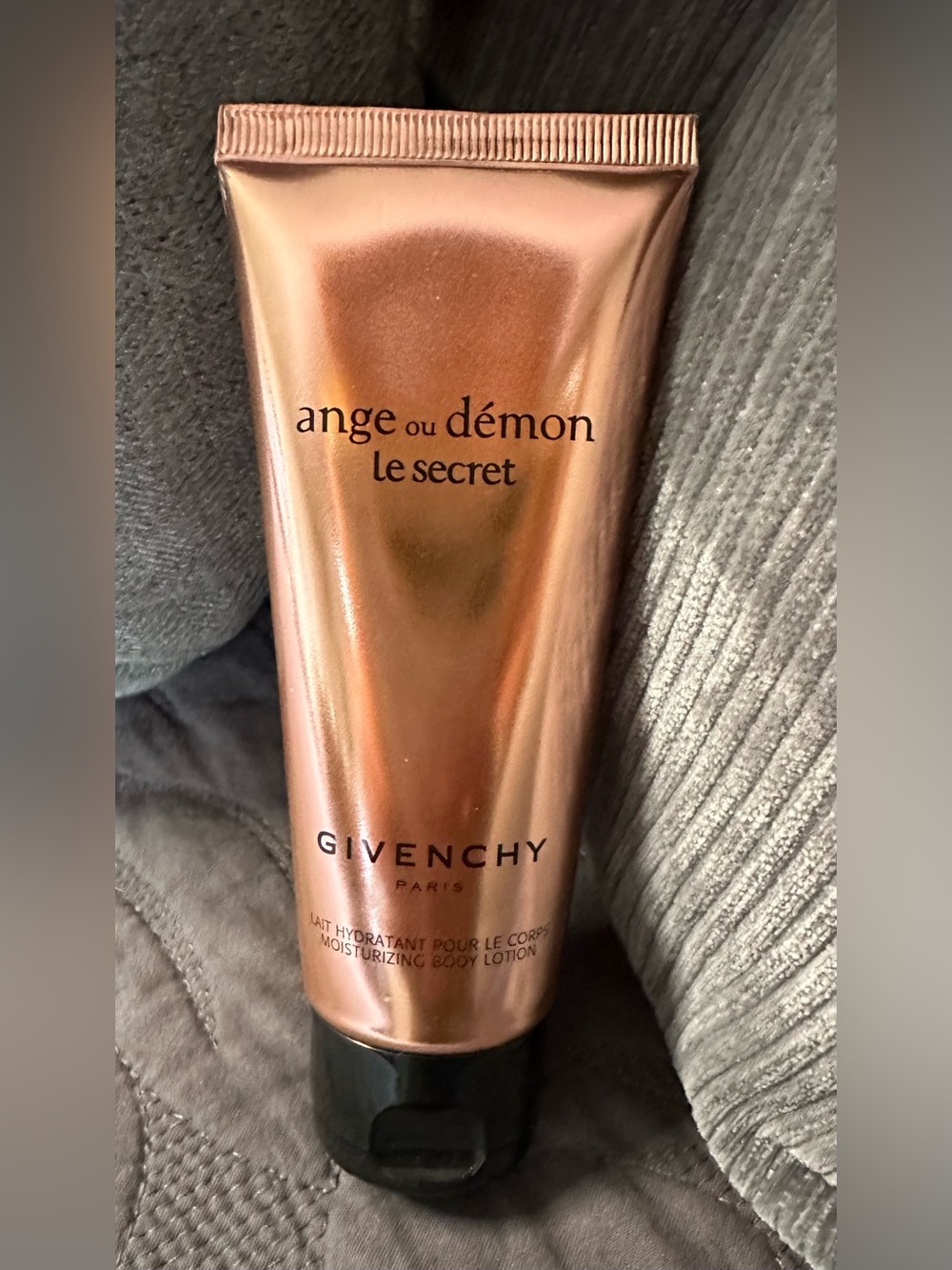 NWOT Givenchy Ange ou Démon Le Secret Moisturizing Body Lotion - 75ml